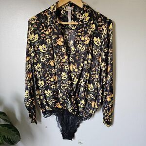 NWOT FREE PEOPLE FLORAL DEEP V SURPLICE LONG SLEEVES BODYSUIT TOP SIZE XS